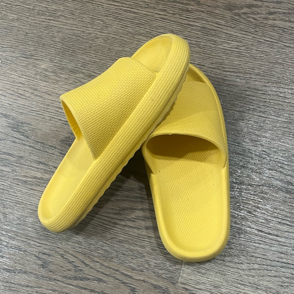 Cloud Cushion Slides